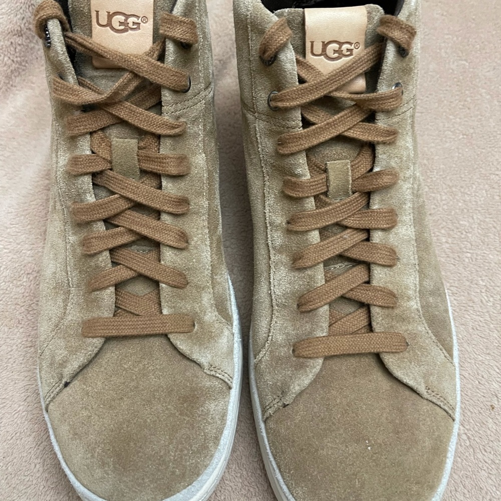 Ugg’s Men’s 10.5 Suede Boot